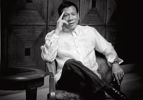 DUTERTE NEWS – FOREIGNERS AND LOCALS LOVE DU30